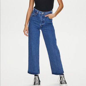 NWT- Levi’s ribcage straight jeans
